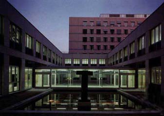 奥地利\拉塞尔中心（IBM、OMV 与奥地利银行）
