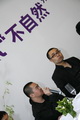 参展设计师张轲（左）与万科集团副总裁丁长峰